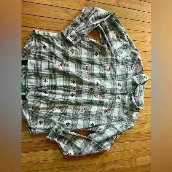 casey and max Button Shirt Blouse Women’s Large Plaid Sparkly Embroidered Santa - Picture 5 of 6